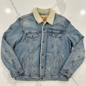 Levi’s Jean “vintage relaxed fit Sherpa Trucker Jacket”